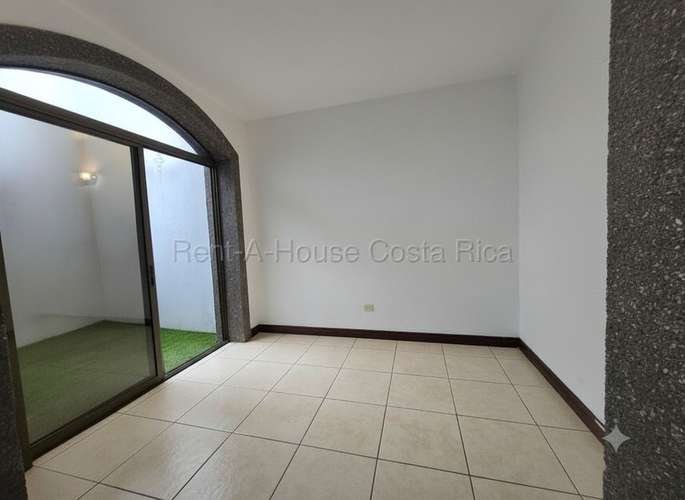 Exclusiva casa de 4 habitaciones en condominio con piscina en Cariari, Heredia. ¡Oportunidad única! - Imagen 5