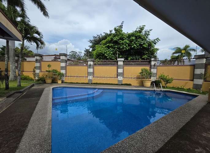 Exclusiva casa de 4 habitaciones en condominio con piscina en Cariari, Heredia. ¡Oportunidad única! - Imagen 18