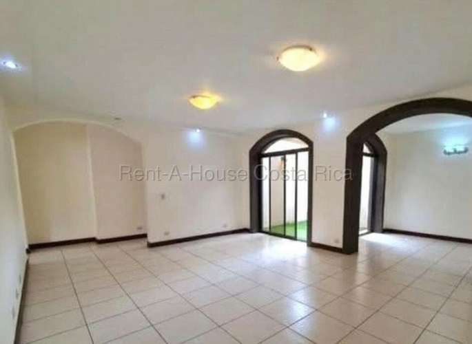 Exclusiva casa de 4 habitaciones en condominio con piscina en Cariari, Heredia. ¡Oportunidad única! - Imagen 3
