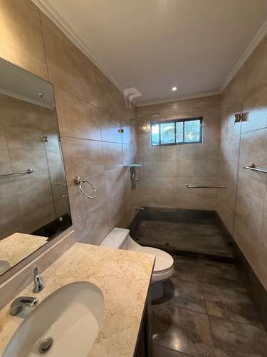 Espectacular casa esquinera en Condominio Almería, Pozos de Santa Ana: 260 m² con terraza y piscina - Imagen 19