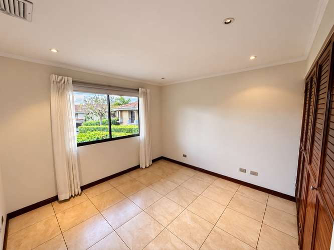 Espectacular casa esquinera en Condominio Almería, Pozos de Santa Ana: 260 m² con terraza y piscina - Imagen 13