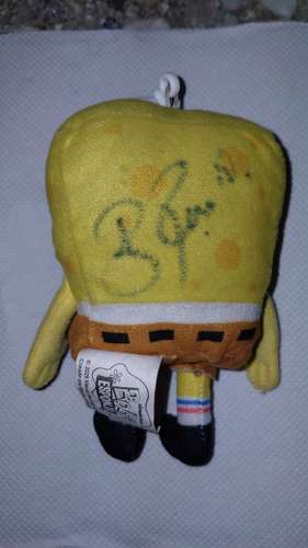 Bob Esponja autografiado por Bryan Ruiz