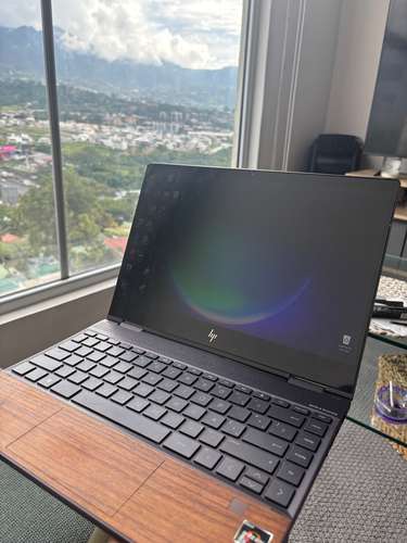 HP envy x360 tactil convertible wood edition, ryzen 7, 3700U, 8gb RAM y 512gb almacenamiento. Precio negociable. 