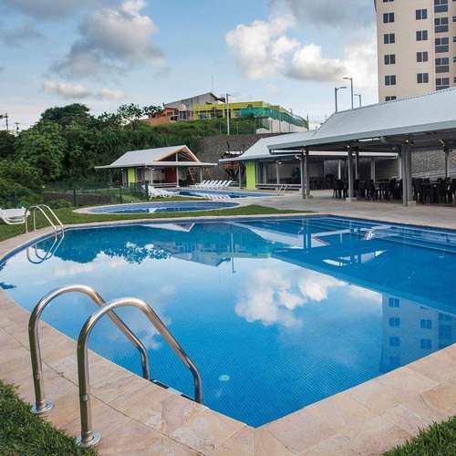 Lindo apartamento en primer piso con patio en torre