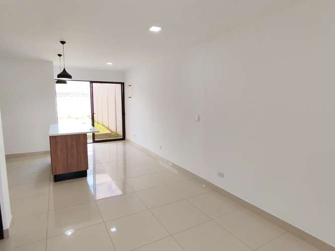 Se alquila casa nueva en San Rafael de Alajuela. La Cañada. 4 parqueos.