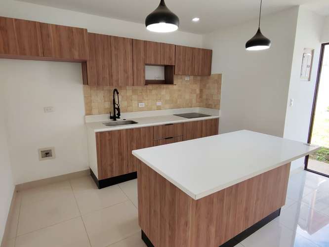 Se alquila casa nueva en San Rafael de Alajuela. La Cañada. 4 parqueos.