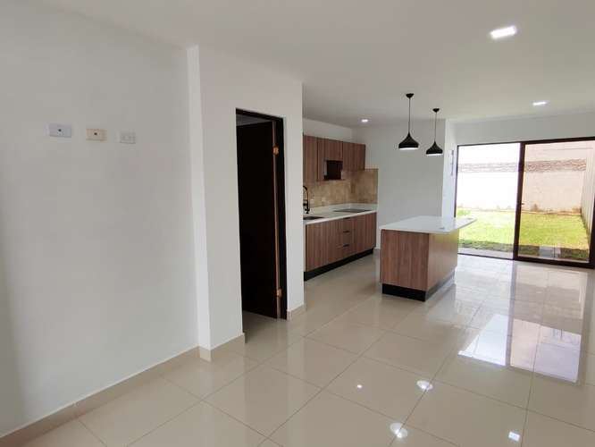 Se alquila casa nueva en San Rafael de Alajuela. La Cañada. 4 parqueos.