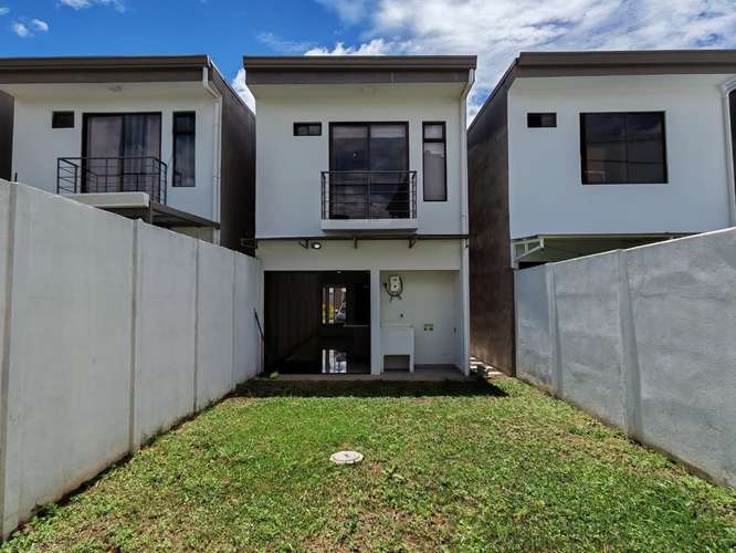 Se alquila casa nueva en San Rafael de Alajuela. La Cañada. 4 parqueos.