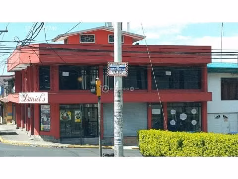 Locales commerciales: (mucho transito)