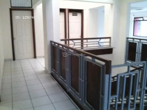 Locales commerciales: (mucho transito)