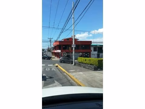 Locales commerciales: (mucho transito)