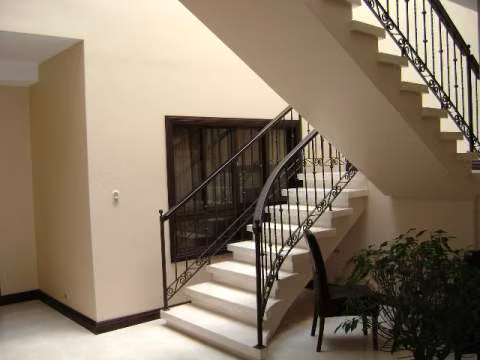Alquiler de casa de 7 cuartos en Rorhmoser