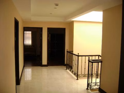 Alquiler de casa de 7 cuartos en Rorhmoser