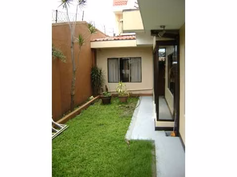 Alquiler de casa de 7 cuartos en Rorhmoser
