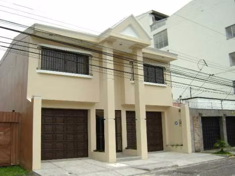 Alquiler de casa de 7 cuartos en Rorhmoser