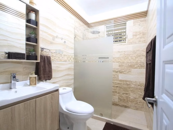 Casa en venta de oportunidad con piscina en La Romana - Imagen 5
