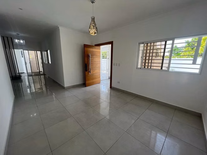 Casa moderna ubicada en el Residencial Romana del Oeste, La Romana - Imagen 3