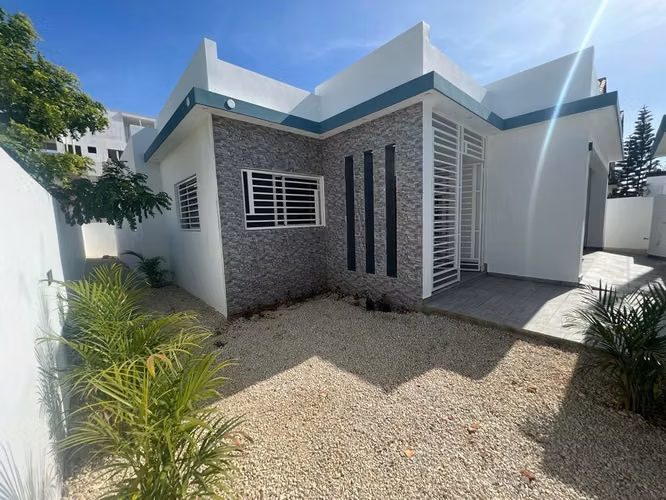 Casa moderna ubicada en el Residencial Romana del Oeste, La Romana - Imagen 2