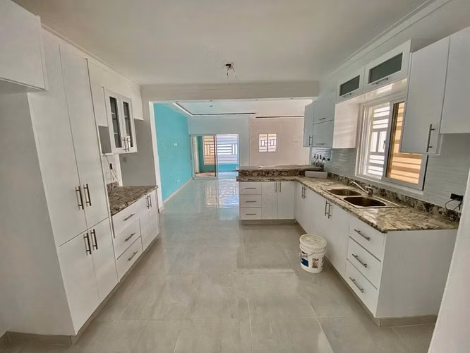 Hermosa casa en venta ubicada en el Residencial Romana del Oeste, La Romana - Imagen 4