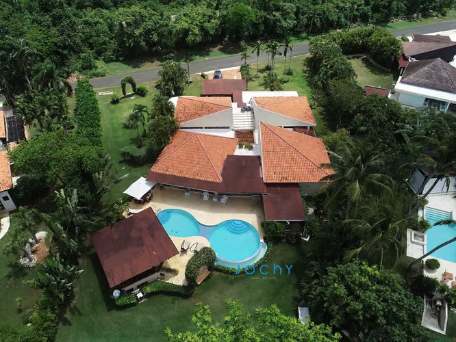 Jochy Real Estate sells, villa in Casa de Campo, La Romana, R.D.: