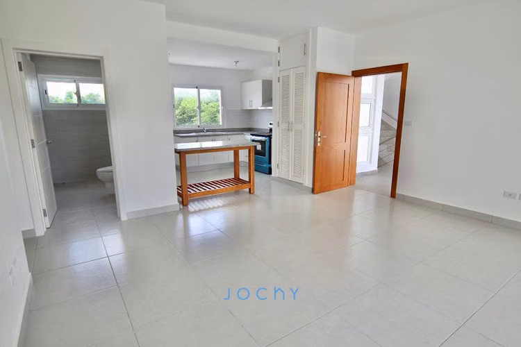 Jochy Real Estate vende, apartamento en el complejo turístico Playa Nueva Romana, R.D - Imagen 2