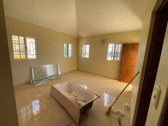 Casa de 2 Niveles en Renta en Romana del Oeste - Imagen 6