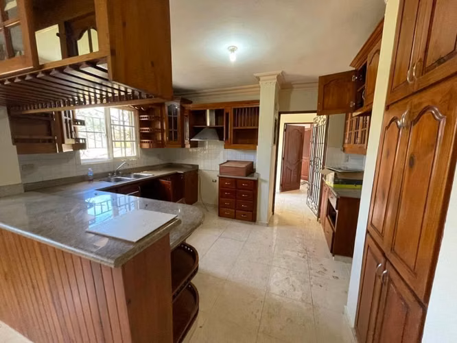 Casa de 2 Niveles en Renta en Romana del Oeste - Imagen 2