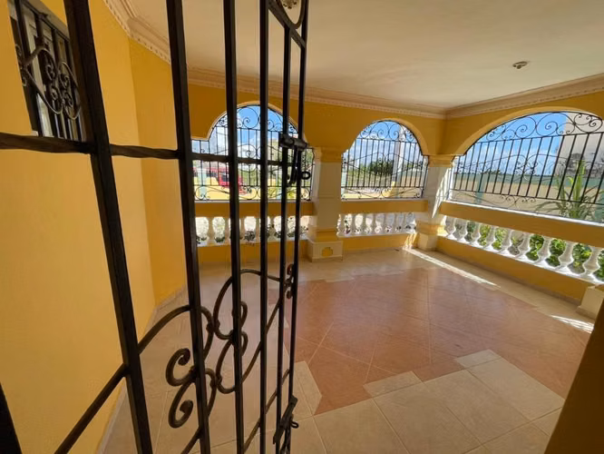 Casa de 2 Niveles en Renta en Romana del Oeste - Imagen 4