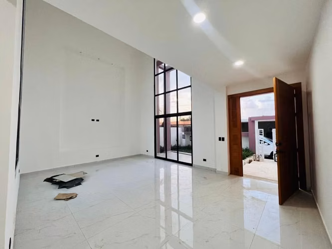 Exclusiva Casa en Venta En la Romana Residencial Las Palmas - Imagen 5