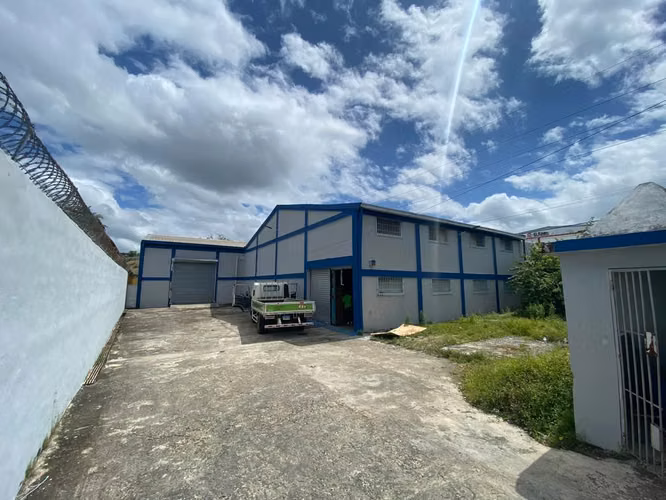 Nave industrial en alquiler en El Almirante