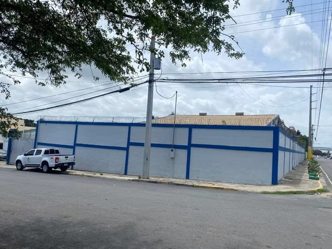 Nave industrial en alquiler en El Almirante