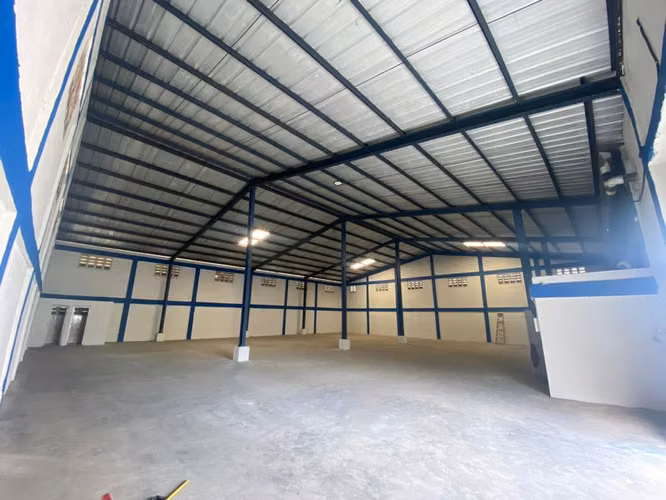 Nave industrial en alquiler en El Almirante