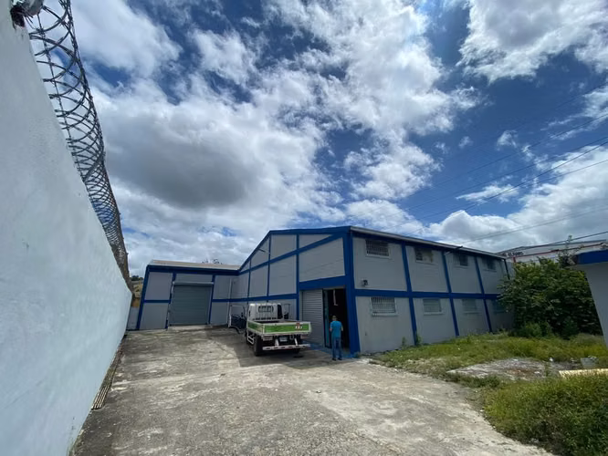 Nave industrial en alquiler en El Almirante