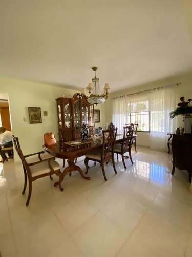 Casa En Venta Construida En 2 Niveles En Ensanche Julieta