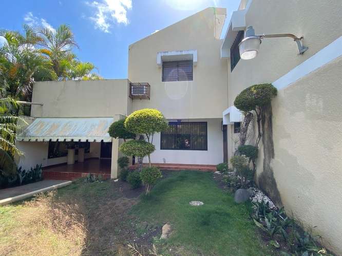Casa En Venta Construida En 2 Niveles En Ensanche Julieta