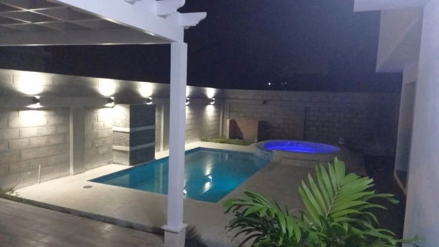 Casa con Piscina en Alquiler en Don Juan 2