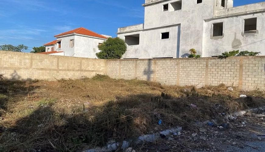 Solar de 300 metros en Romana del Oeste - Imagen 2