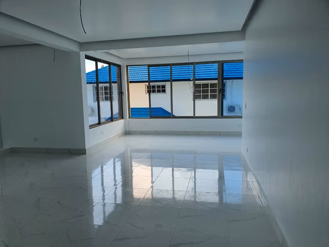 Moderna casa en residencial cerrado - Imagen 2