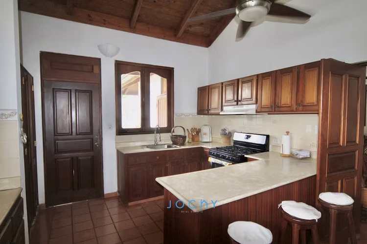 Jochy Real Estate vende, villa en Casa de Campo, La Romana, R.D - Imagen 3