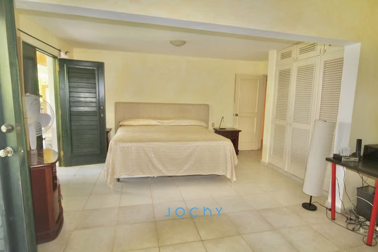 Jochy Real Estate vende, en el residencial El Limón, townhouse: - Imagen 4