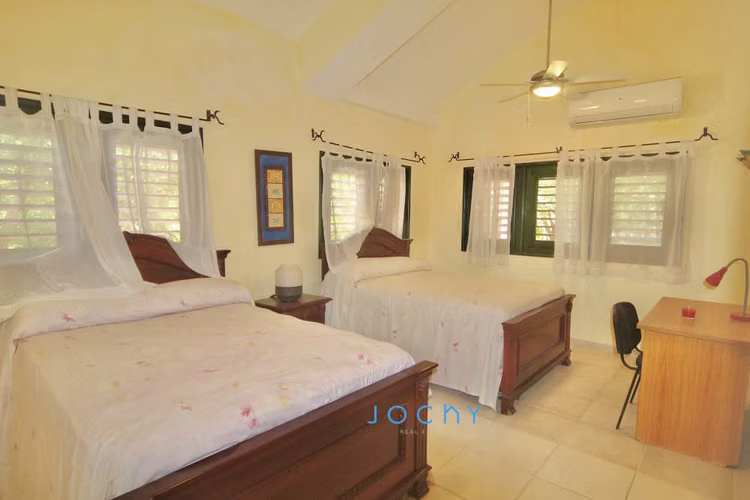 Jochy Real Estate vende, en el residencial El Limón, townhouse: - Imagen 5