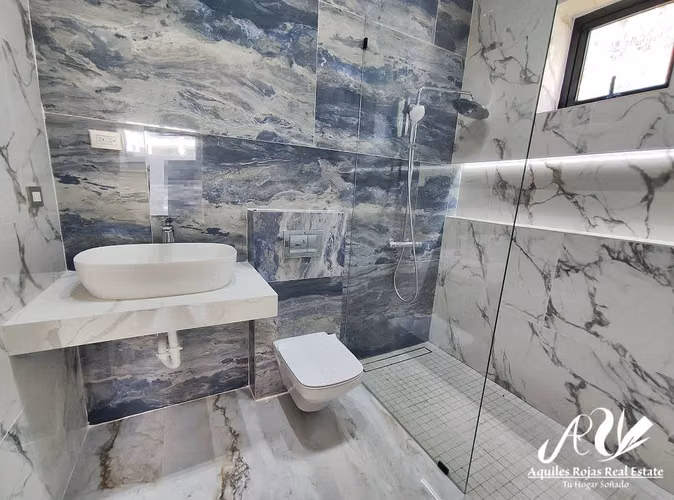 Hermosa Casa en Proyecto Cerrado en Santiago - 1647 - Imagen 2