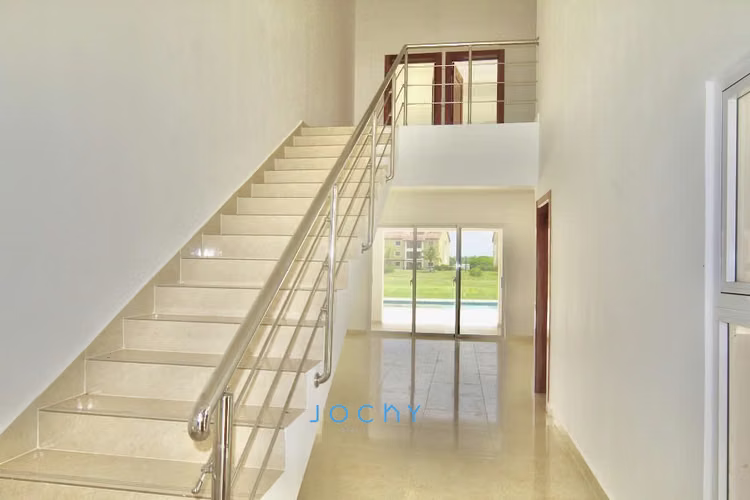 Jochy Real Estate vende, villa en La Estancia Golf Resort, La Romana, R.D - Imagen 2