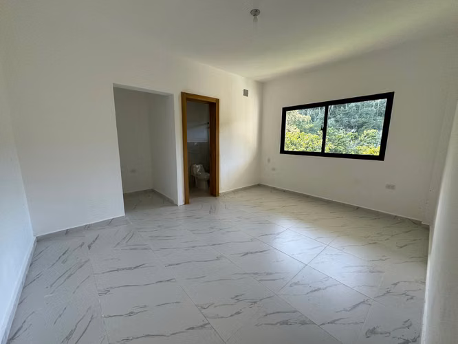 Hermosa Villa de 4 Habitaciones en Complejo Cerrado - Imagen 7