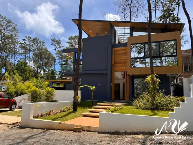 Hermosa Villa en Jarabacoa - 1775
