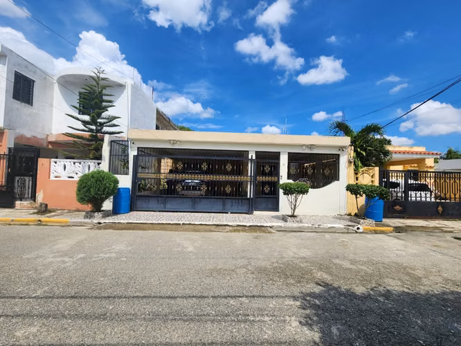 Exclusiva casa en venta en Roalva II, Hato Nuevo Manoguayabo.
