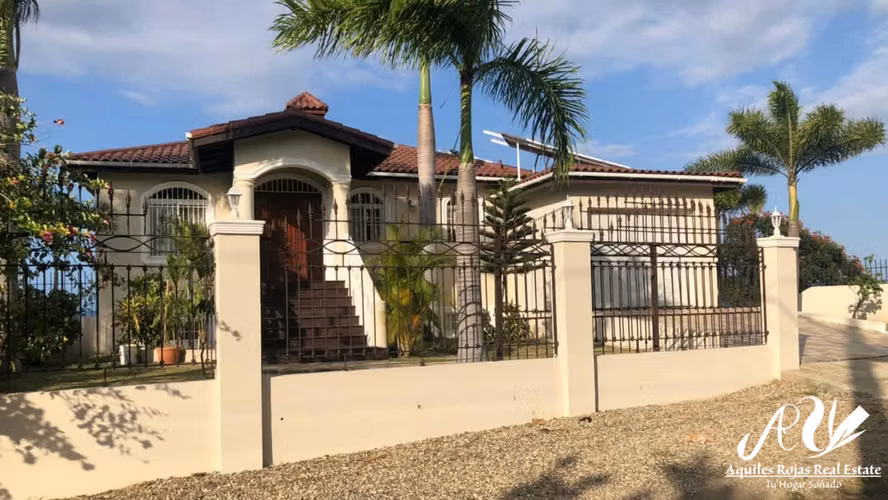 Hermosa Casa en Costambar - 1889