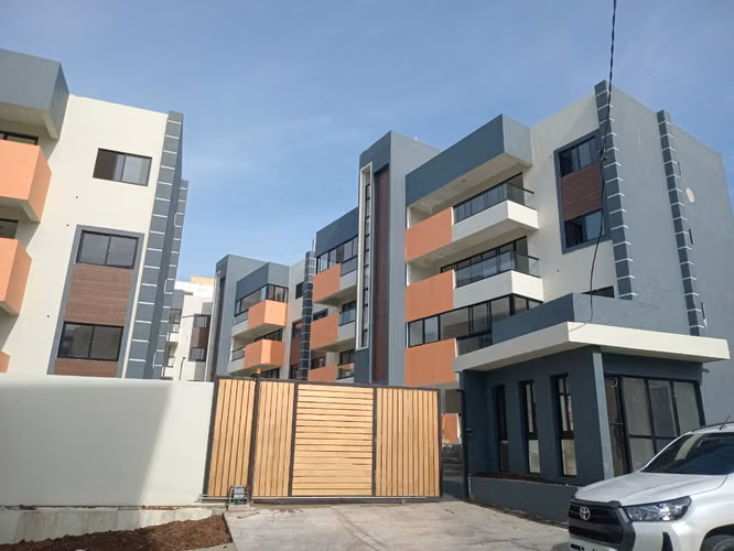 For sale, Jacobo Majluta Colinas delbrook