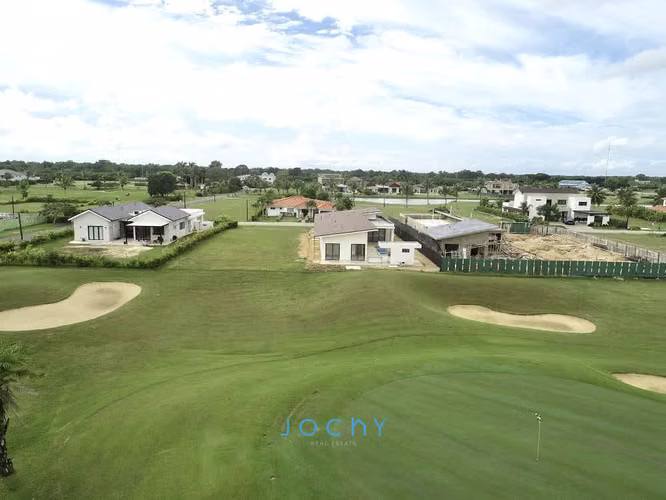 Jochy Real Estate vende, villa en La Estancia Golf Resort, La Romana, R.D
