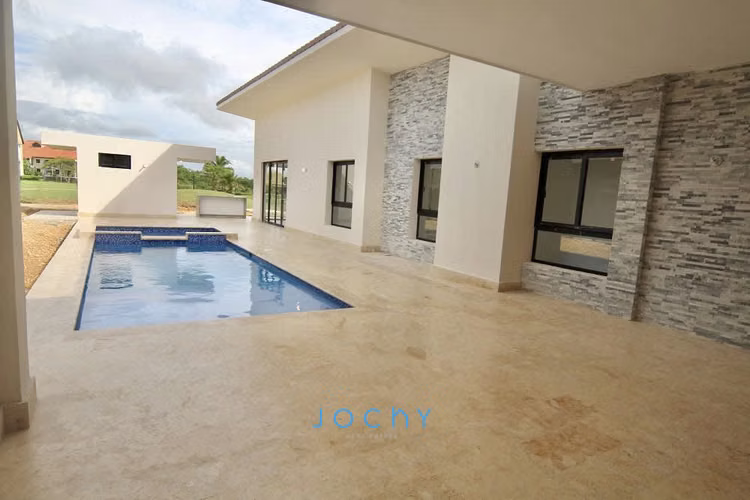 Jochy Real Estate vende, villa en La Estancia Golf Resort, La Romana, R.D